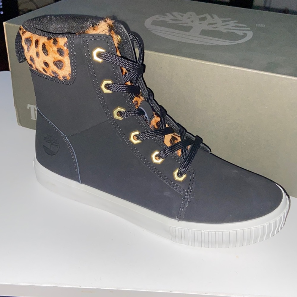 Boot black leather with cheetah print